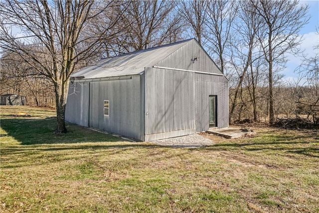 13319 Darlin Drive, Smithville, MO 64089