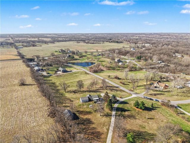 13319 Darlin Drive, Smithville, MO 64089