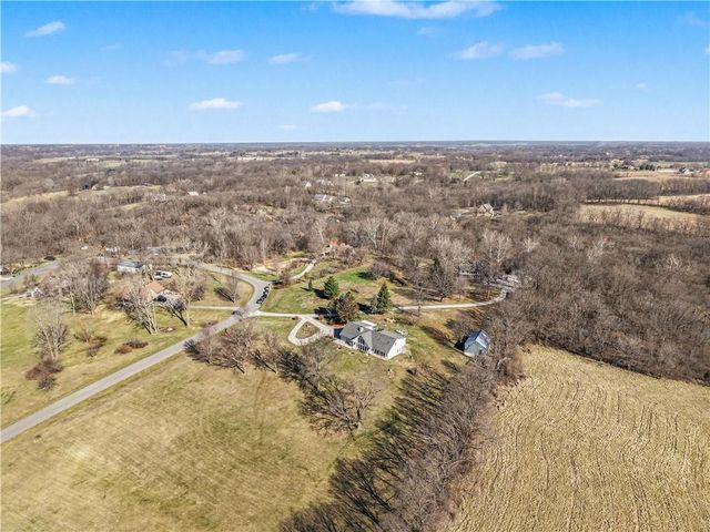 13319 Darlin Drive, Smithville, MO 64089