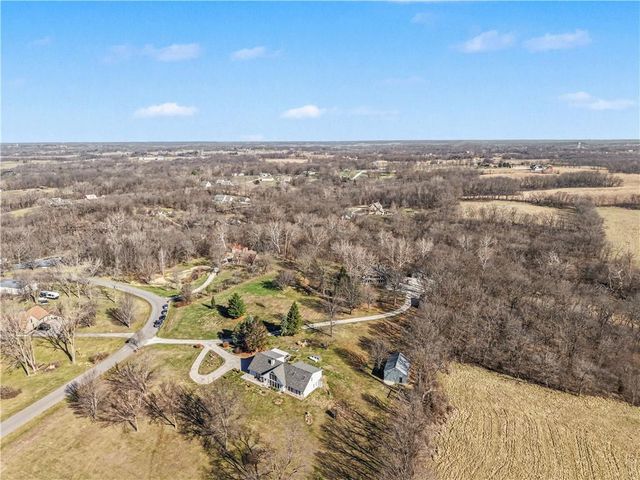 13319 Darlin Drive, Smithville, MO 64089