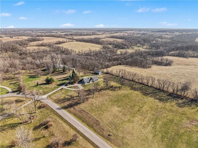 13319 Darlin Drive, Smithville, MO 64089