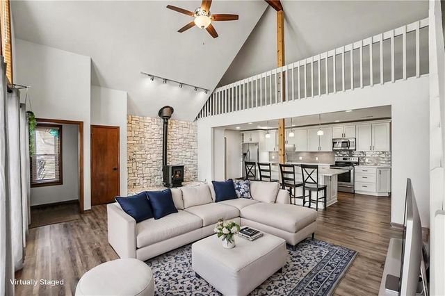 13319 Darlin Drive, Smithville, MO 64089