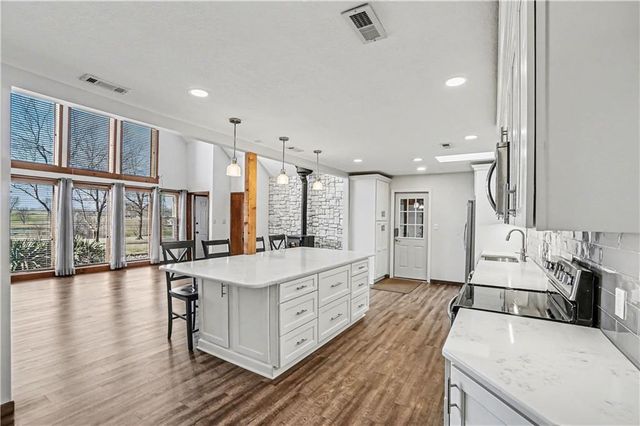 13319 Darlin Drive, Smithville, MO 64089