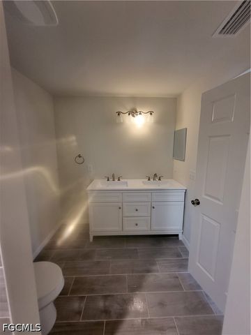 1714 NE 10th LN, Cape Coral, FL 33909