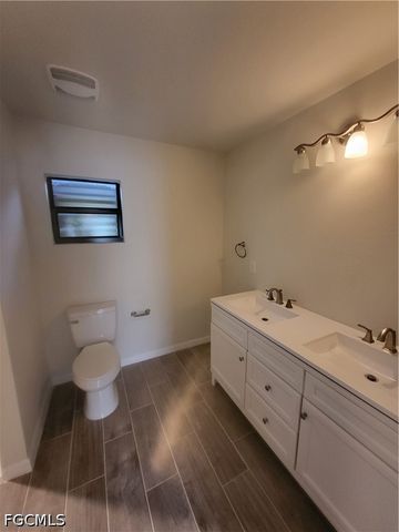 1714 NE 10th LN, Cape Coral, FL 33909