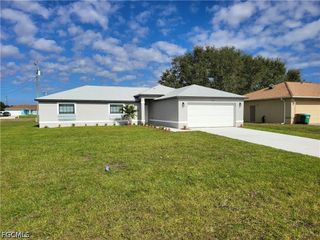 1714 NE 10th LN, Cape Coral, FL 33909