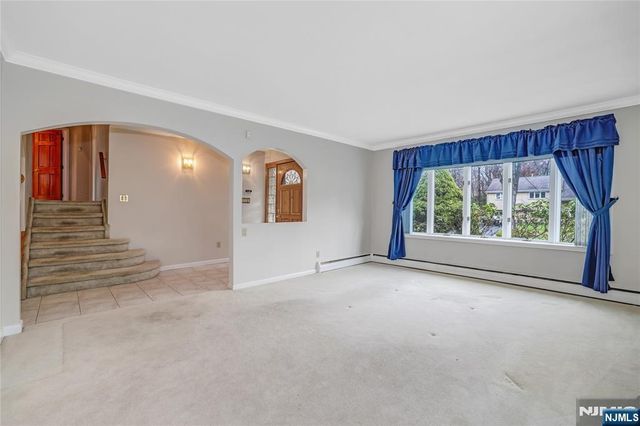 31 Collins Avenue, Closter, NJ 07624