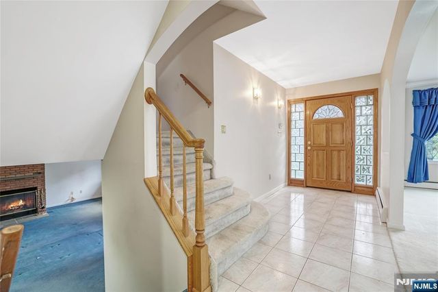 31 Collins Avenue, Closter, NJ 07624