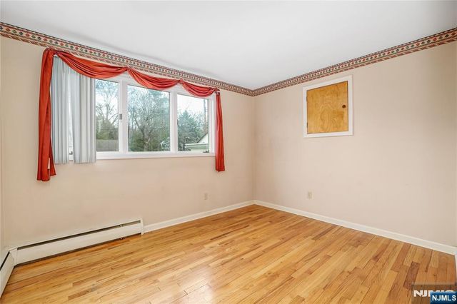 31 Collins Avenue, Closter, NJ 07624
