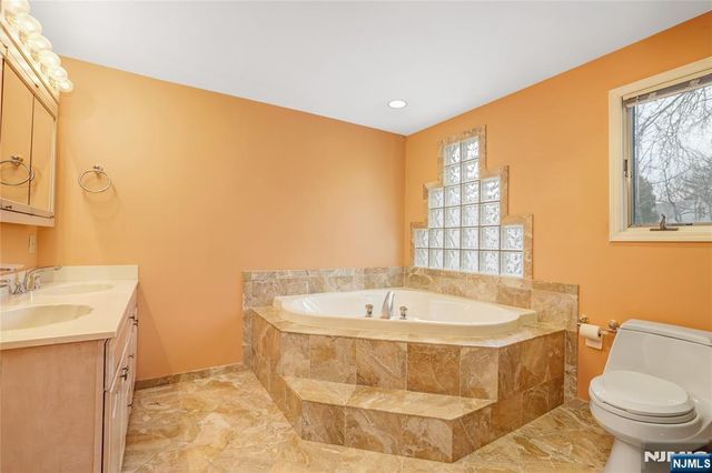 31 Collins Avenue, Closter, NJ 07624