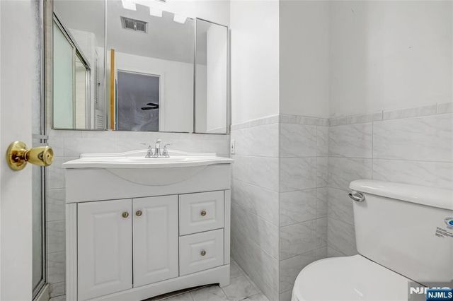 31 Collins Avenue, Closter, NJ 07624