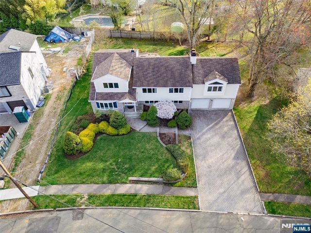 31 Collins Avenue, Closter, NJ 07624