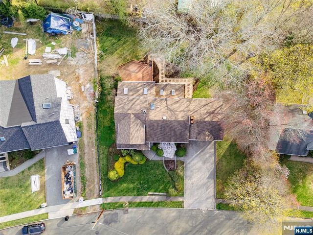 31 Collins Avenue, Closter, NJ 07624