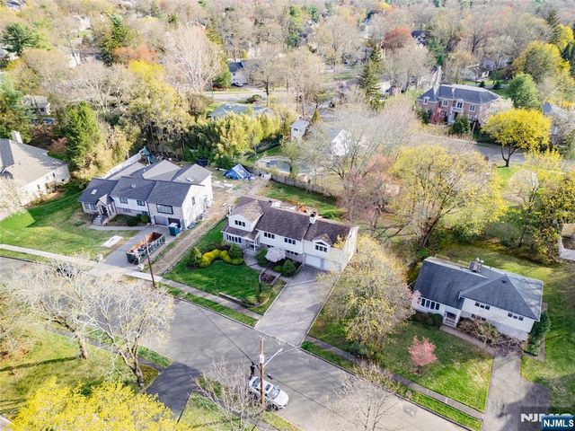 31 Collins Avenue, Closter, NJ 07624