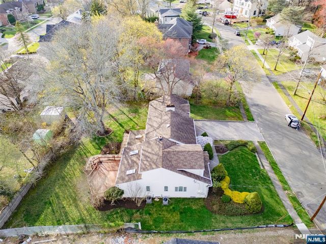 31 Collins Avenue, Closter, NJ 07624