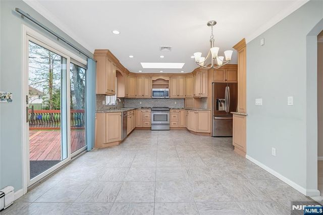 31 Collins Avenue, Closter, NJ 07624