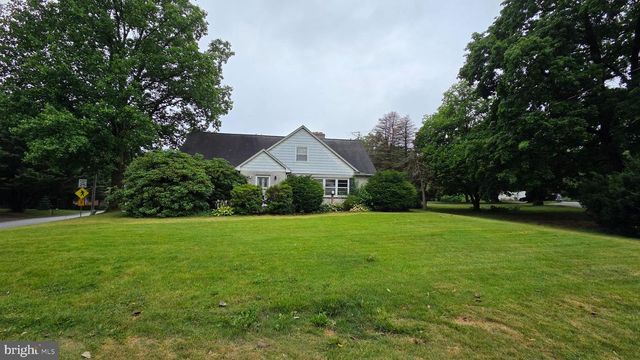 76 S MAIN ST, Stewartstown, PA 17363