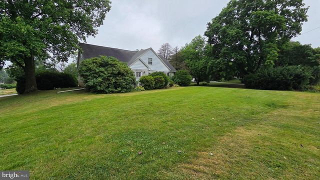 76 S MAIN ST, Stewartstown, PA 17363