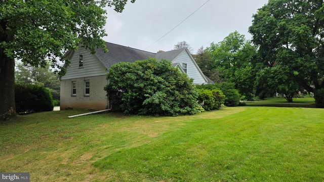 76 S MAIN ST, Stewartstown, PA 17363
