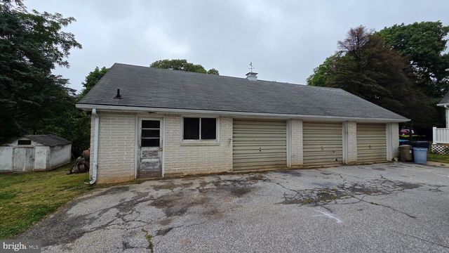 76 S MAIN ST, Stewartstown, PA 17363