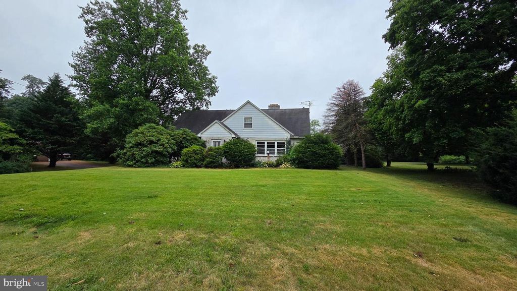 76 S MAIN ST, Stewartstown, PA 17363