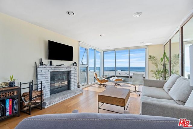 7 Fleet Street 201, Marina Del Rey, CA 90292