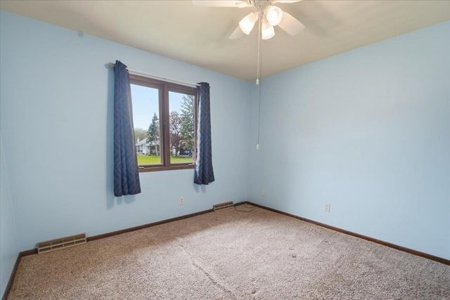 215 River Forest Road, Evansdale, IA 50707