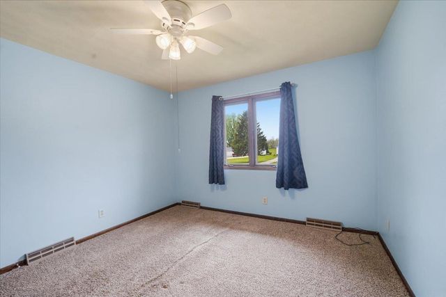 215 River Forest Road, Evansdale, IA 50707
