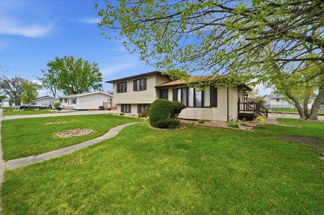 215 River Forest Road, Evansdale, IA 50707