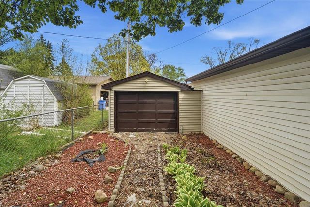 215 River Forest Road, Evansdale, IA 50707