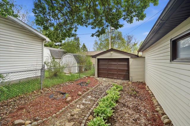 215 River Forest Road, Evansdale, IA 50707