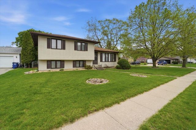 215 River Forest Road, Evansdale, IA 50707