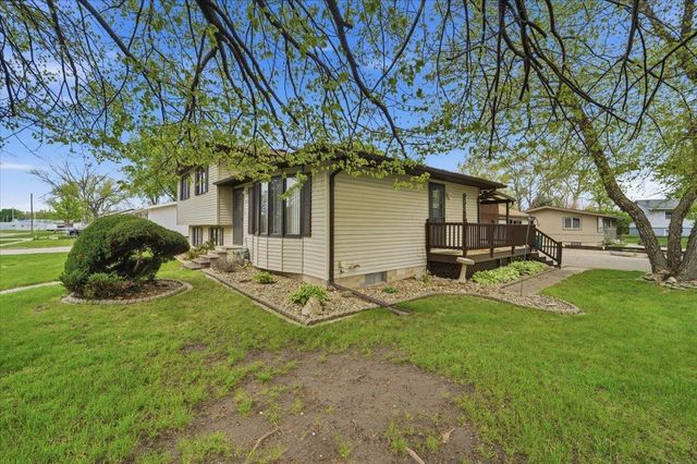 215 River Forest Road, Evansdale, IA 50707