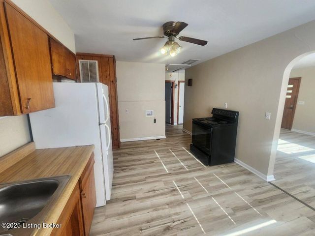 5534 Cartledge Ct, Louisville, KY 40214