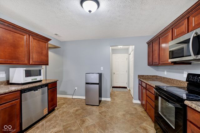 15472 Old Pond Circle, Noblesville, IN 46060