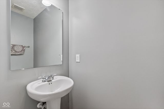 15472 Old Pond Circle, Noblesville, IN 46060