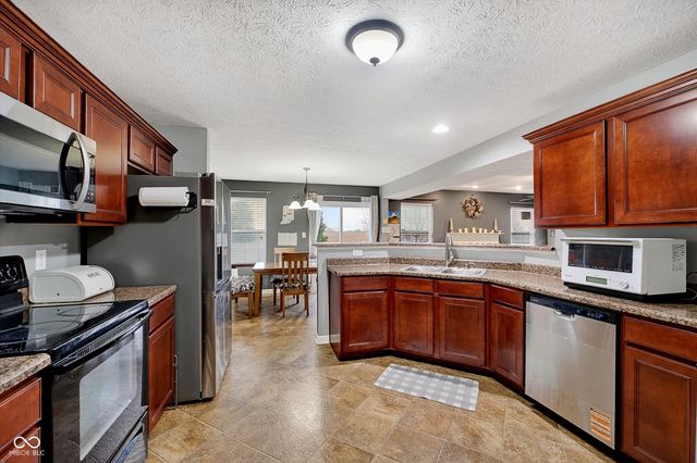 15472 Old Pond Circle, Noblesville, IN 46060