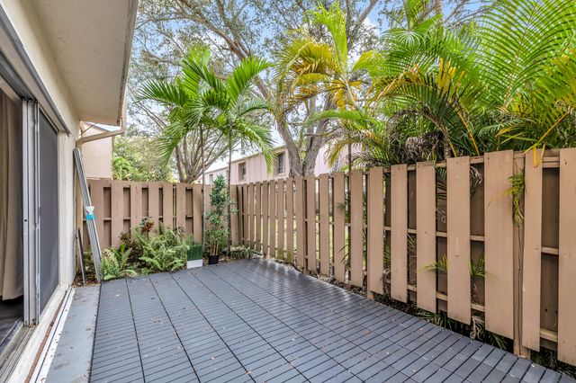 881 NW 81 Way 3, Plantation, FL 33324