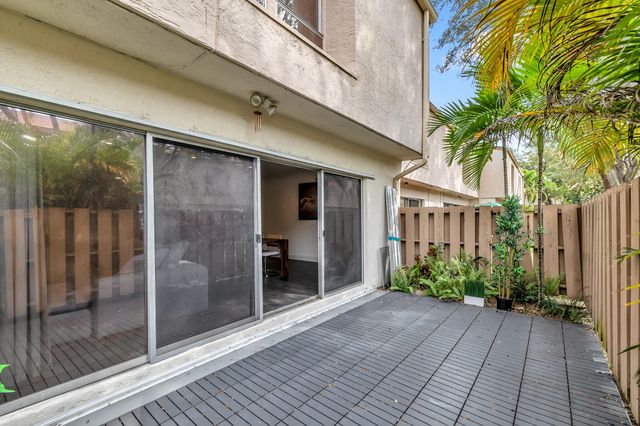 881 NW 81 Way 3, Plantation, FL 33324