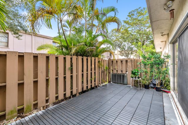 881 NW 81 Way 3, Plantation, FL 33324