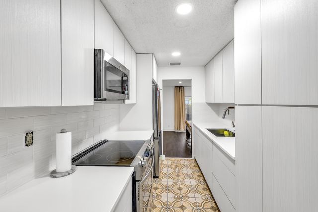 881 NW 81 Way 3, Plantation, FL 33324