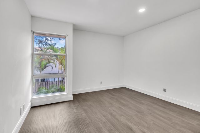 881 NW 81 Way 3, Plantation, FL 33324