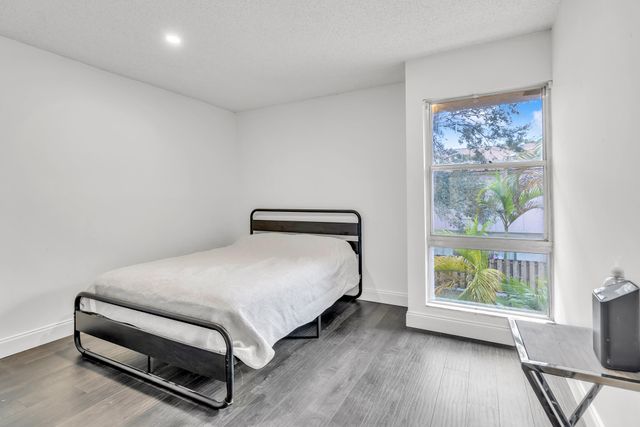 881 NW 81 Way 3, Plantation, FL 33324