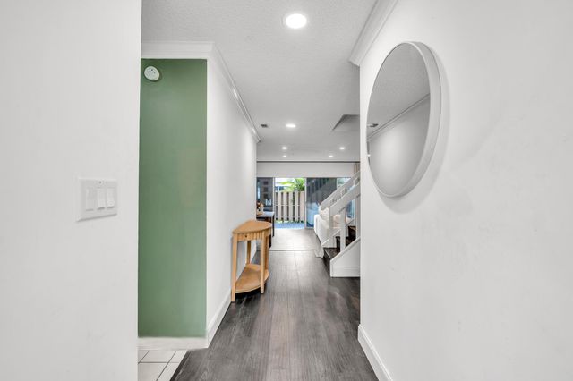 881 NW 81 Way 3, Plantation, FL 33324