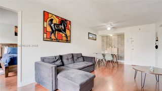 8320 NW 8th St 2-302, Miami, FL 33126