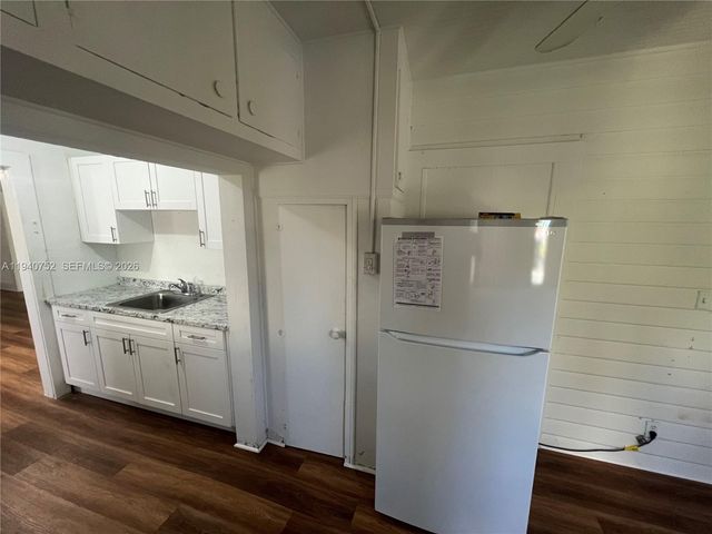 1880 NW 28th St A, Miami, FL 33142