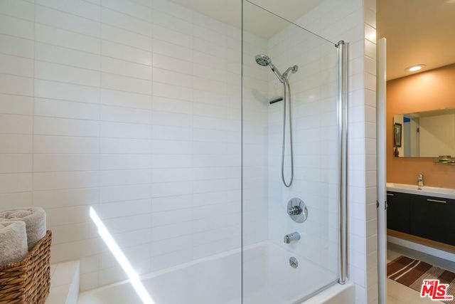 5016 Bakman Avenue 401, North Hollywood, CA 91601