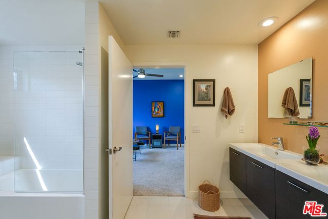 5016 Bakman Avenue 401, North Hollywood, CA 91601