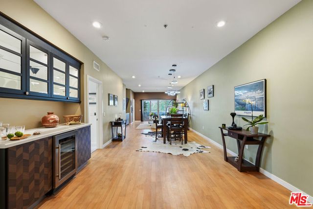 5016 Bakman Avenue 401, North Hollywood, CA 91601