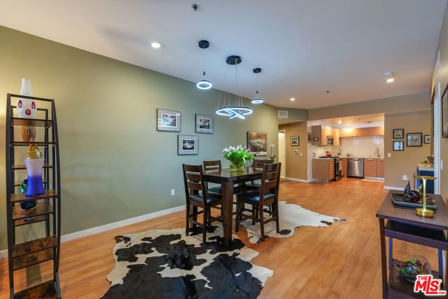 5016 Bakman Avenue 401, North Hollywood, CA 91601